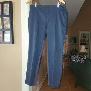 Lululemon navy ankle pants;